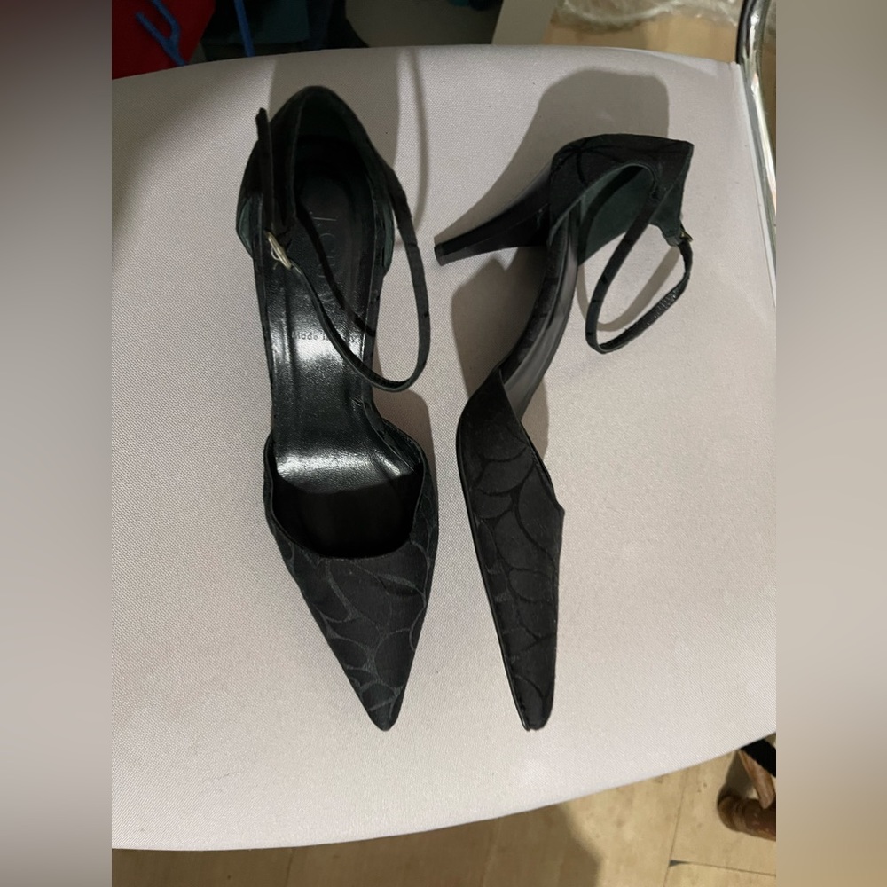 Elegant and stylish black shoes, fabric Upper, Leather Lining, Made in Italy.